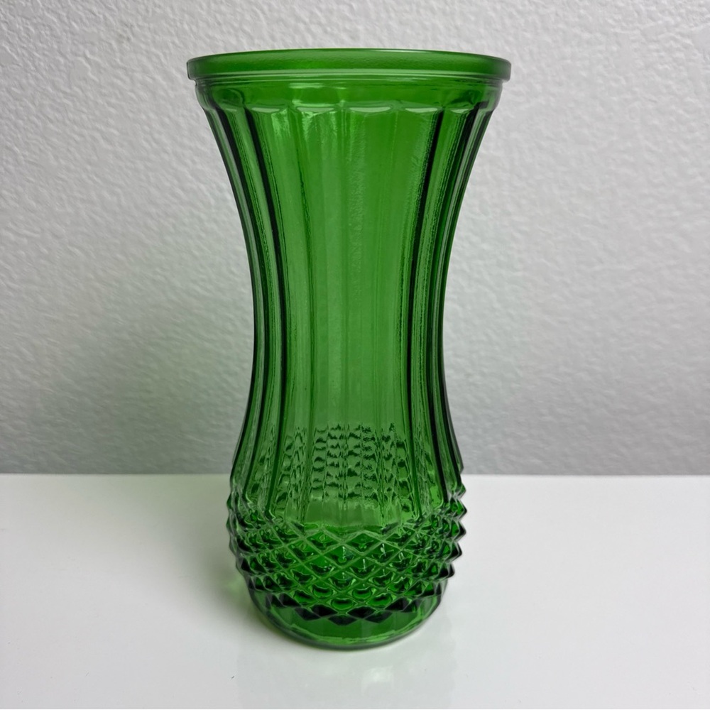 Vintage Green Vase Hoosier Glass Dark Emerald Hourglass 8.5” Diamond Cut 4088-A